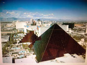 Pyramide und Dreieck ohne Auge Gebäude Denkmäler Luxor Hotel and Casino