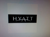 Pyramide und Dreieck ohne Auge Logo HYATT