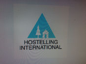 Pyramide und Dreieck ohne Auge Logo Hostelling International