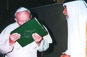 Papst küsst den Koran
